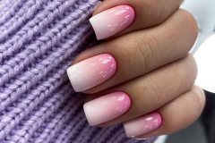 Рожевий омбре на нігтях квадратної форми