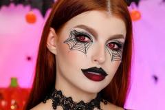 Грим вампіра на Хелловін для дівчат з ніжними рисами обличчя