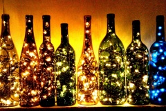 Пляшки з гірляндами – гарний декор на Новий рік