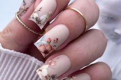 Трендовий дизайн квітів на довгих нігтях