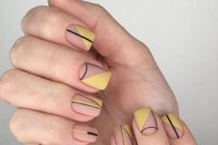 Матовый дизайн ногтей с геометрическим рисунком