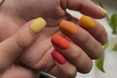 Разноцветный матовый дизайн ногтей