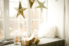 Гарний декор на вікно – новорічні зірки