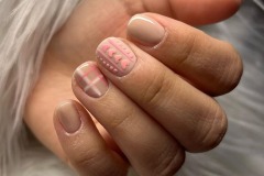 Об’ємний дизайн нігтів на 14 лютого для дівчаток на короткі нігті