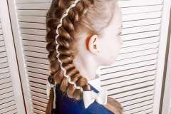 Объёмная коса для школьниц с бантиками