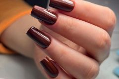 Однотонні нігті у темно-шоколадному кольорі на осінь