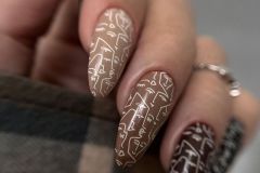 Анімалістичний дизайн нігтів у шоколадних кольорах