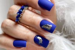 Сині нігті у стилі мінімалізм