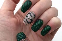 Оригінальний дизайн нігтів у зеленому кольорі