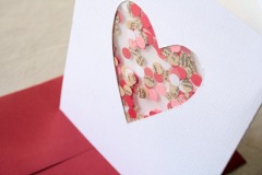 Листівка-серце да День Святого Валентина з наповнювачем з конфетті