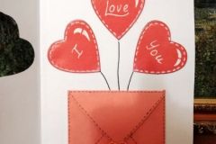 Красива і проста у виготовленні листівка своїми руками до Дня Святого Валентина