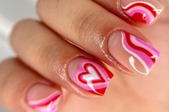 Рожевий дизайн нігтів з абстракцією для дівчаток 2023
