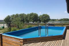 Відкритий сезонний басейн у будиночках «Радомишль»  біля Житомира