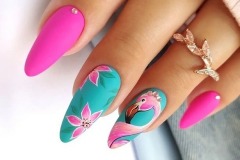 Яркий рисунок на ногтях для девушек