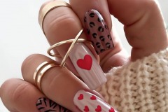 Квадратні нігті з сердцем