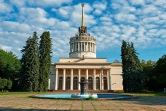 Парк «ВДНГ» — гарне місце для прогулянки у Києві