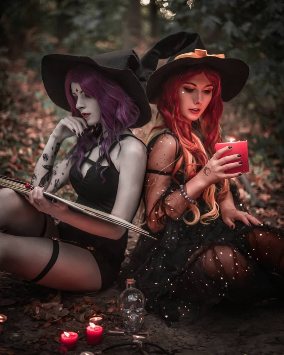 Две ведьмочки