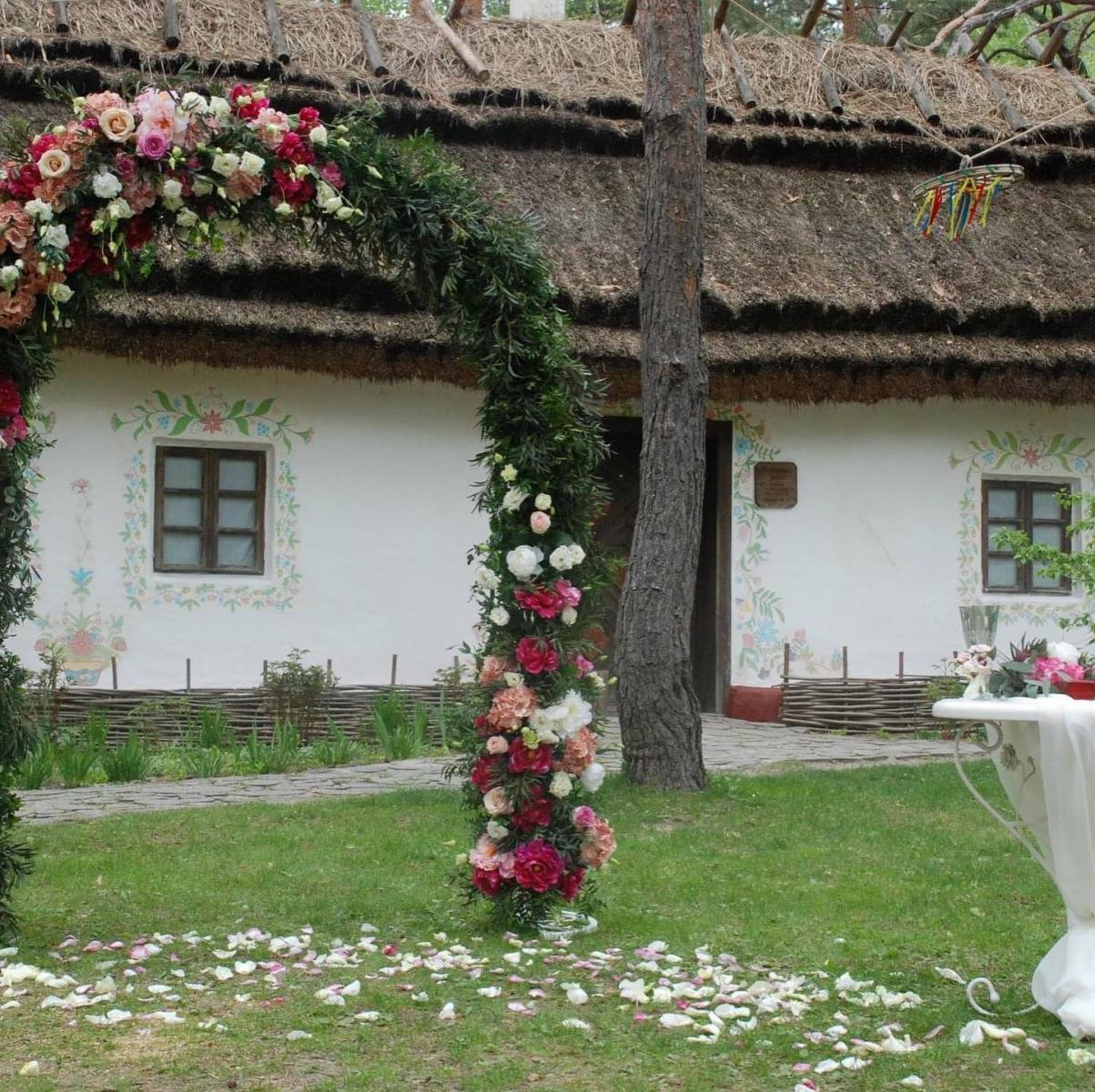 Церемонія весілля у комплексі Українське село