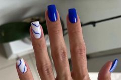 Трендовий дизайн нігтів у синьому кольорі на весілля