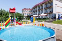 Літній дитячий басейн у пляжному комплексі «ВітаПарк Борисфен» у Києві