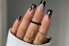 Дизайн нігтів у чорному кольорі