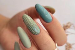 Красиві зимові нігті у зелених тонах