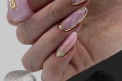 Об'ємні нігті у рожевому кольорі для жінок
