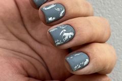 Трендовий сірий дизайн нігтів для дівчат