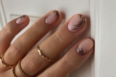 Красивий зимовий дизайн на короткі нігті