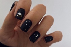 Чорний зимовий дизайн на короткі нігті