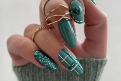 Об'ємний дизайн нігтів у зеленому кольорі