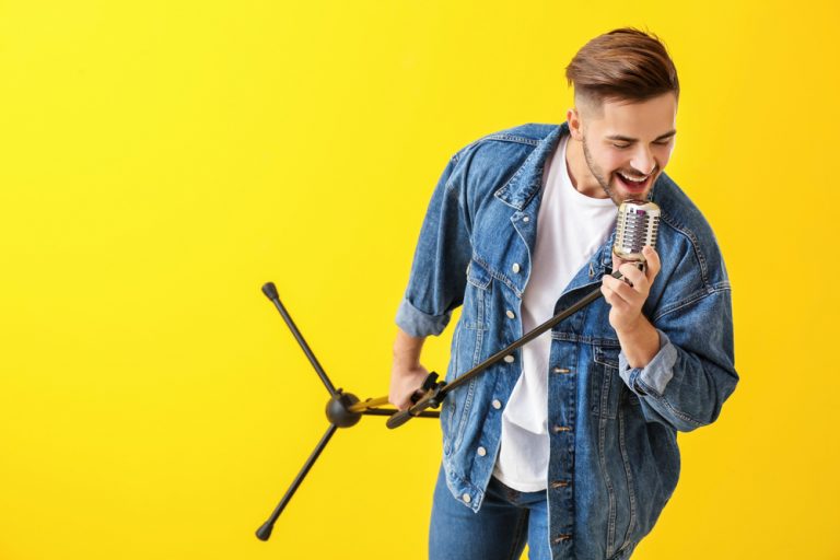Як навчитися співати: секрети вокалу для початківців