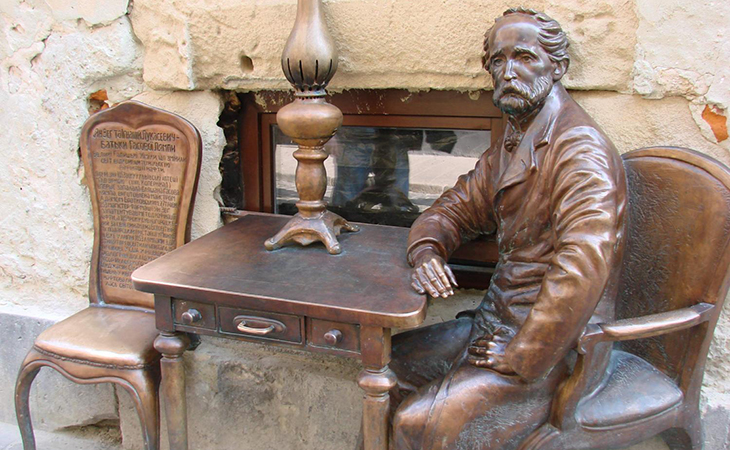 пам'ятник Ігнатію Лукасевичу