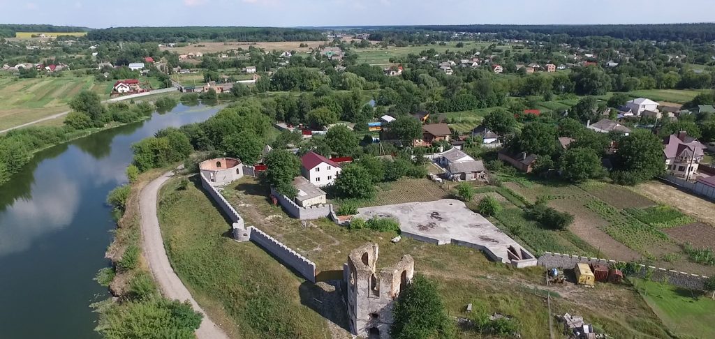 Остатки Черленковского замка чуть не были развалены во время реставрации
