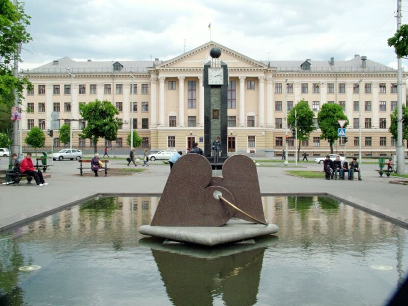 Часы и мост влюбленных (Запорожье)