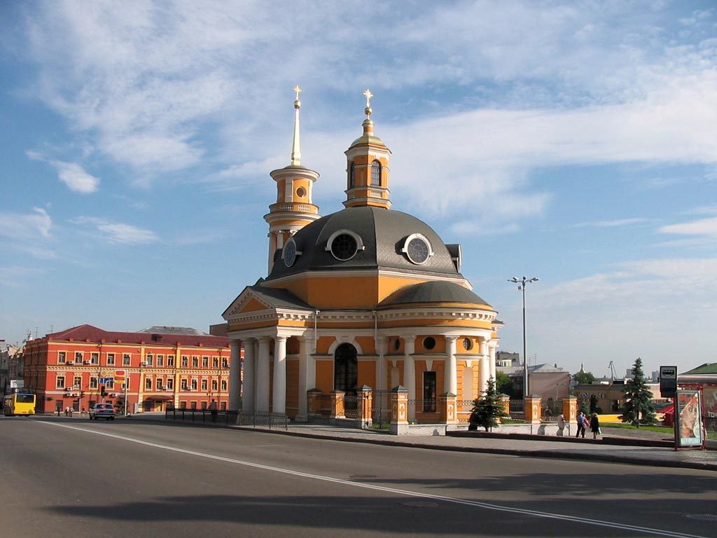 Церковь Рождества Христова, вид с Почтовой площади
