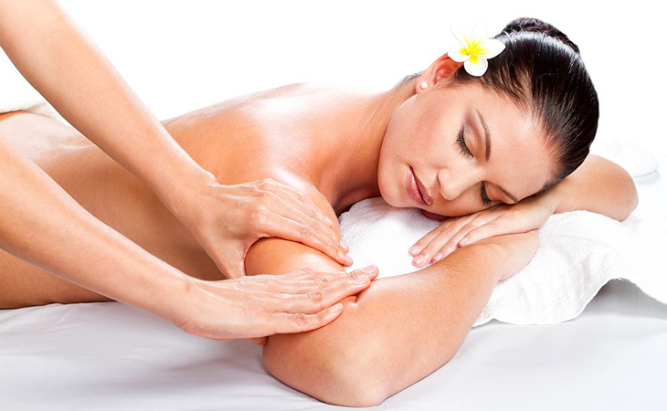 Загальний масаж розслабляє, зміцнює здоров'я, покращує зовнішній вигляд шкіри