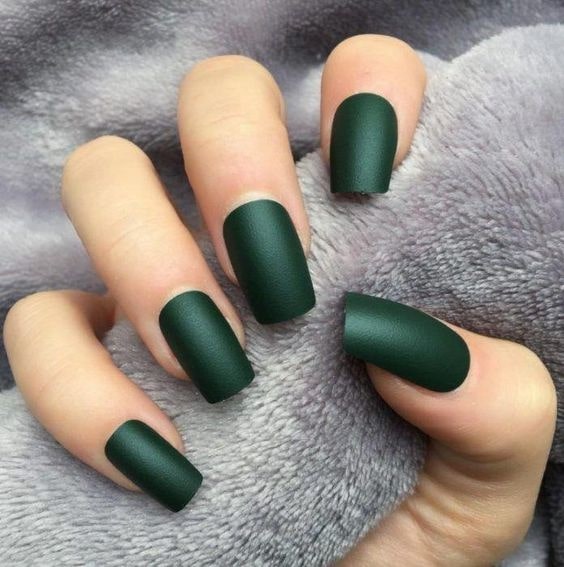 Маникюр Зелень матовая