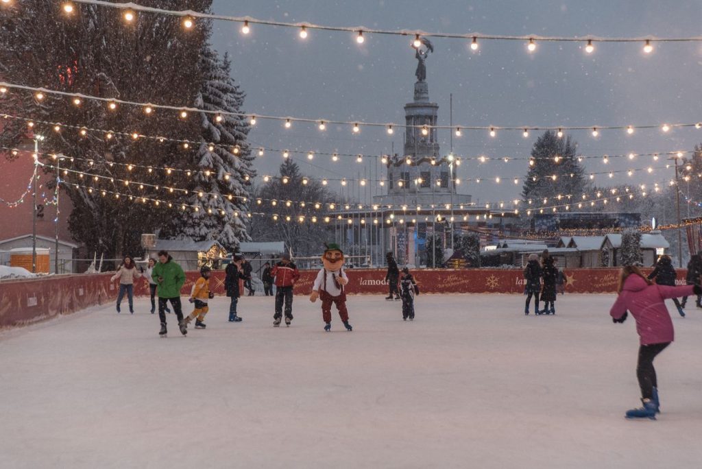 Каток на рождественской ярмарке, Киев