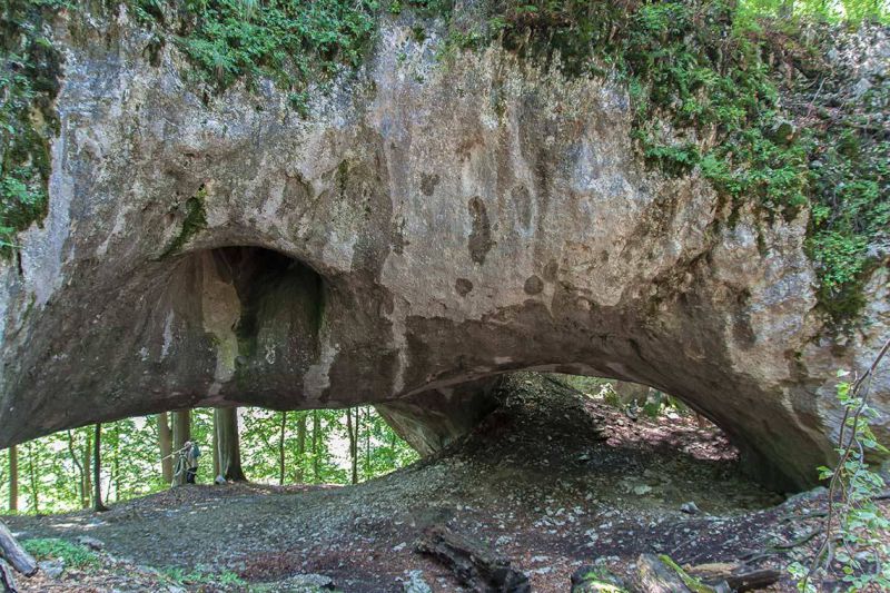 Печера «Молочний камінь»