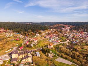 Куди поїхати: відпочинок у Карпатах та за містом у квітні 2024 року