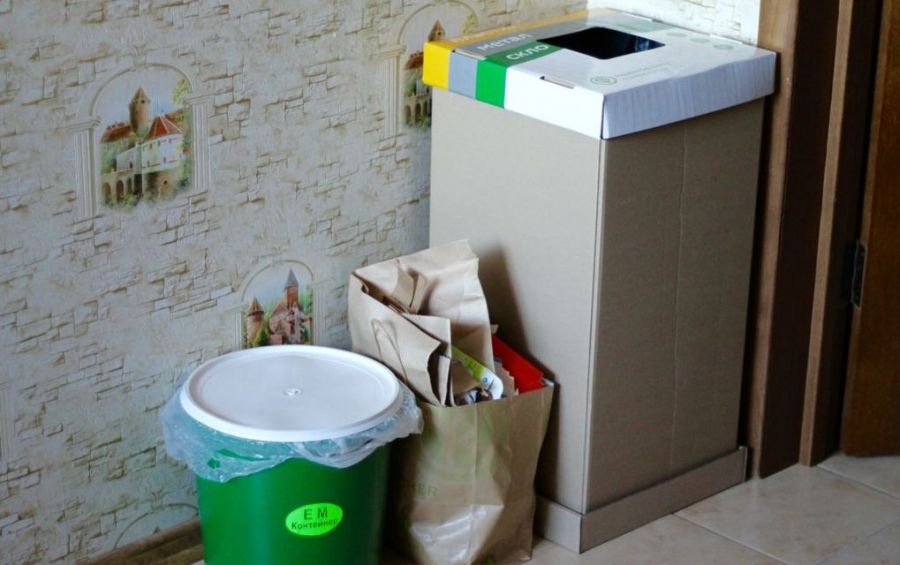 Вот как может выглядеть мини сортировочная станция твердых бытовых отходов в домашних условиях