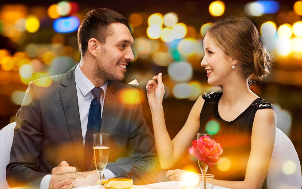 Романтический ужин в ресторане – идеальное время для долгих задушевных разговоров
