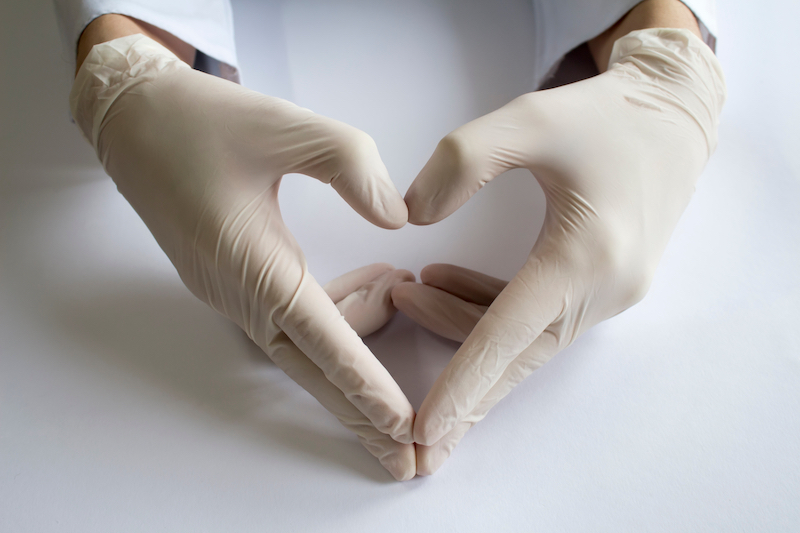 Робити укол у домашніх умовах правильно тільки у стерильних медичних рукавичках