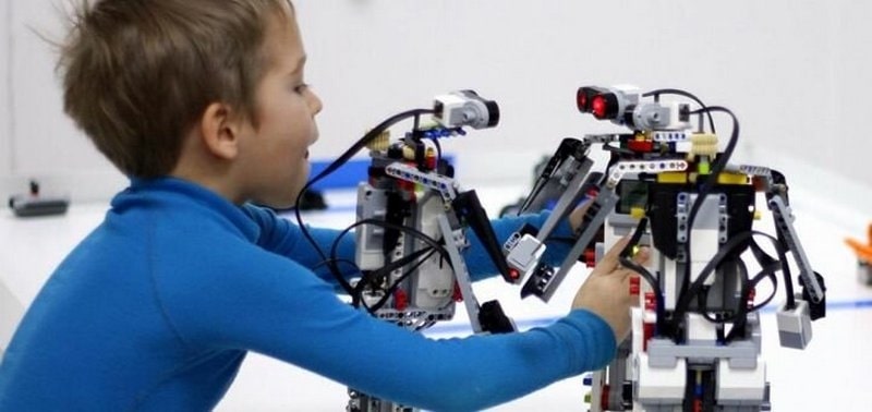 Посещение игровой комнаты «Лего-роботов»