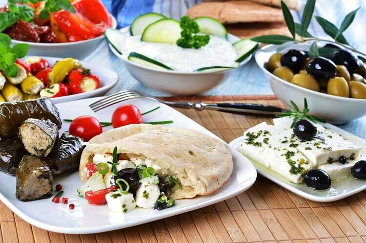 Кожен обов'язковий продукт  середземноморської дієти має масу варіацій приготування