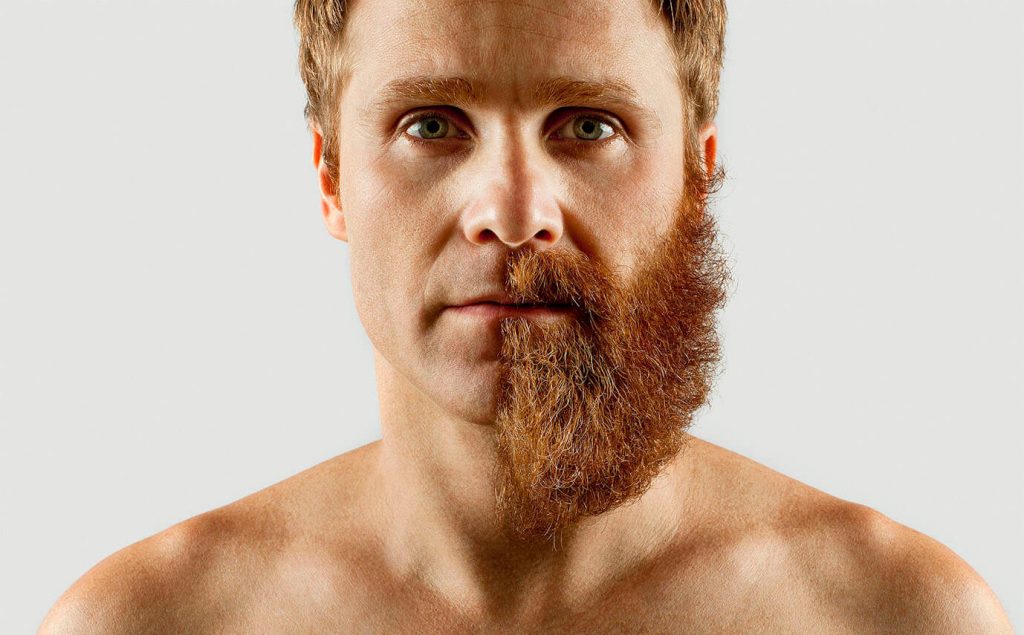 Фотопортрет мужчины с наполовину сбритой бородой