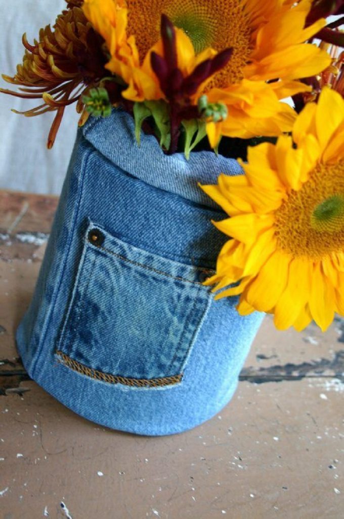 Чохол з джинси гарно виглядатиме й на квітковому вазоні