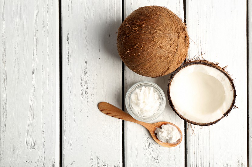 Кокосовое масло – натуральная щадящая смывка косметического пигмента