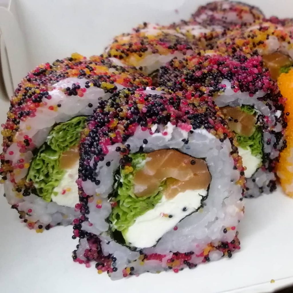 Приголомшливо смачні роли з ікрою від «Sushi for you»